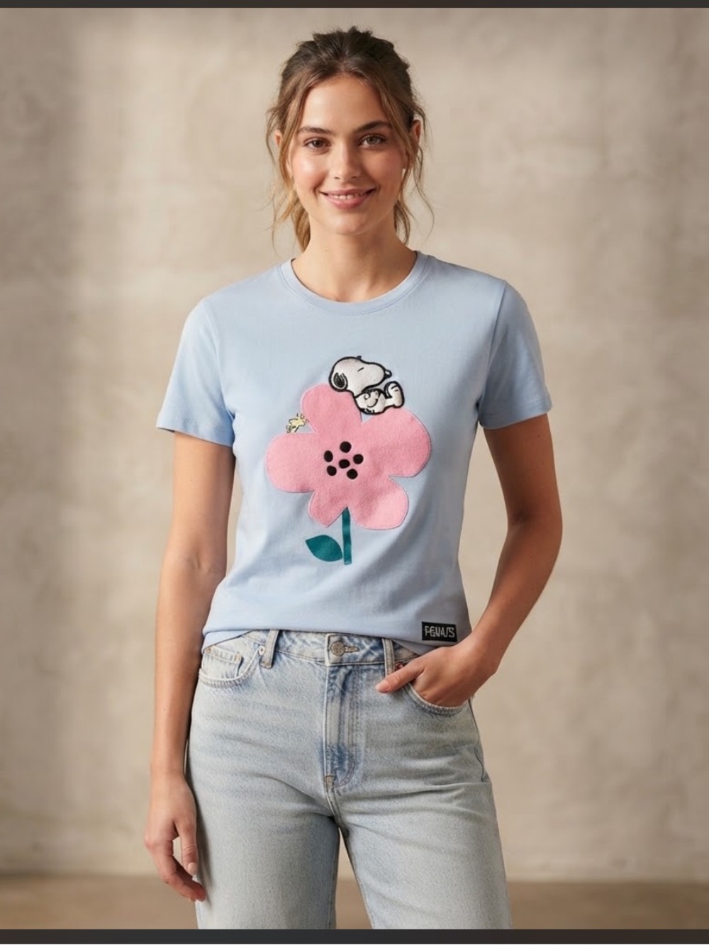 Peanuts Snoopy Light Blue T-Shirt Size M Women’s Cotton Graphic Tee